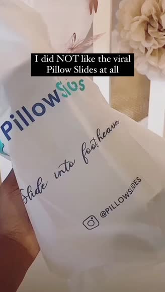 Video review of Pillow Slides Pillow Slides™ - Women's Cloud White by 658b41c4372960ecefe48d22