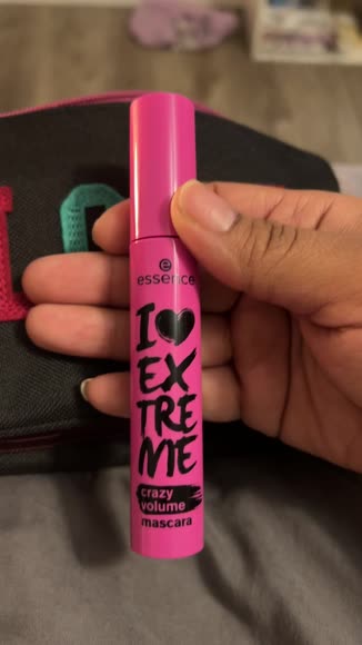 Video review of .essence. i love extreme crazy volume mascara  by 677de366891a456b21bf80f9