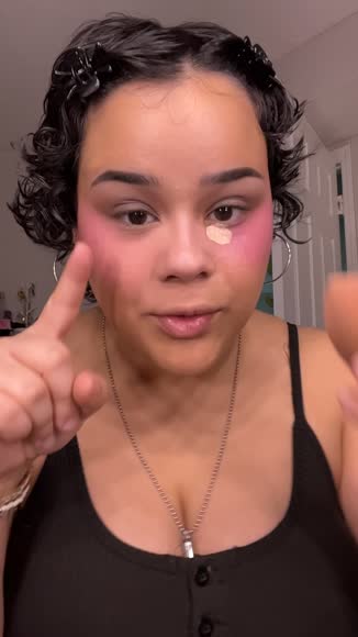 Video review of Hourglass Vanish Airbrush Concealer Creme by mhnrphjm5z
