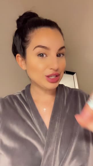 Video review of .essence. JUICY BOMB shiny lipgloss  by 67819d231388862194a9cce8