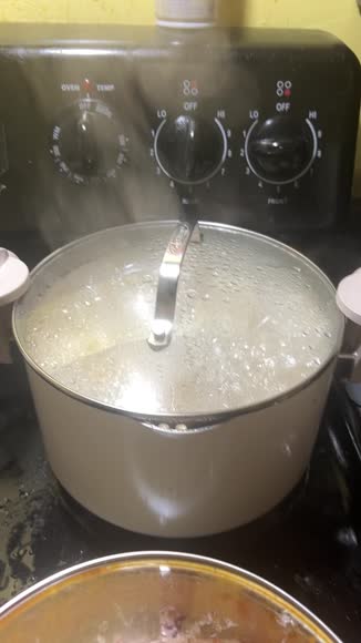 Video review of Gotham Steel Pasta Pot  by 678af976dc9060f0c5e26d92