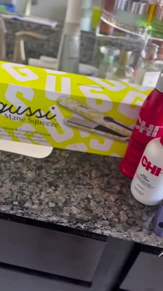 Video review of  Mane Squeeze 1" Flat Iron  by 65f98d3613c93387f0f44a60
