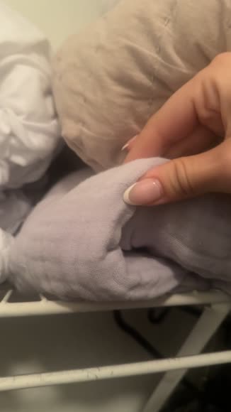 Video review of Comfy Cubs Adult Muslin Blanket  by 656240a5e94c2646f3b6c883