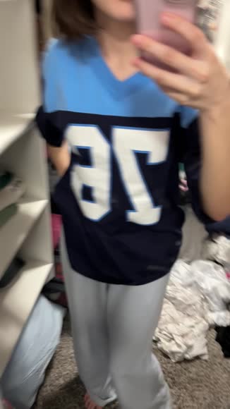 Video review of Edikted 76 Oversized T-Shirt Navy by 658e5b5574c6c5c5831d4e9e
