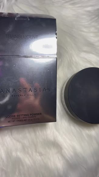 Video review of Anastasia Beverly Hills Loose Setting Powder  by 6785a6cab9ee31555df78cce