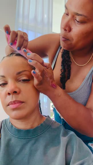 Video review of Clips Fashion & Beauty  by 678c1a1db225d3c6efe8c93a
