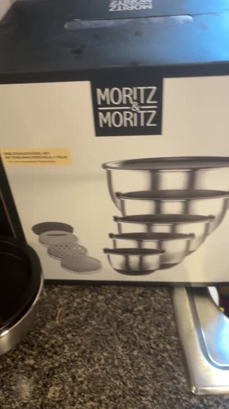 Video review of Moritz & Moritz 5 Piece Stainless Steel Mixing Bowl with Lid and Graters, Non-slip Base, Food Grade Materials, Dishwasher safe  by 6786e6a664a30971ad7b5e64
