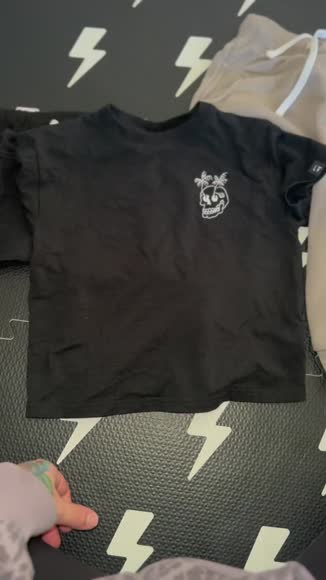 Video review of Little Trouble Trouble in Paradise T-Shirt  by 67d025b163ca3f957e44b662