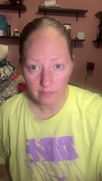 Video review of  Mini Clear Brow Gel  by 67a4483116a487a35b5dd095