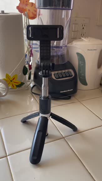 Video review of HyperGear SnapShot Wireless Selfie Stick + Tripod  by 679773c6ddcff9bf13f1d4af