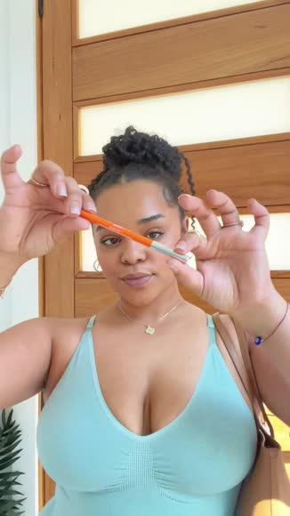 Video review of Clips Fashion & Beauty  by astormbookings