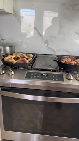Video review of Zulay Kitchen Pre-Seasoned Cast Iron Skillet  by 678b3cb3dc9060f0c5e5d29f