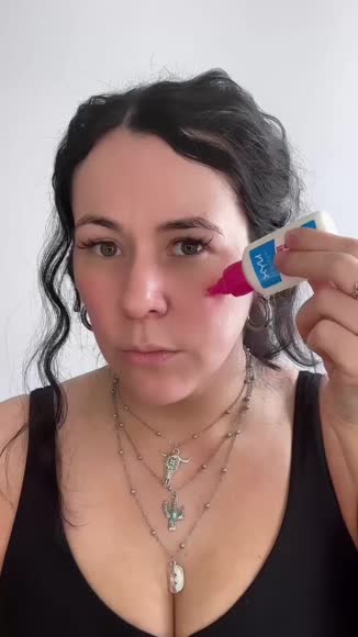 Video review of Clips Fashion & Beauty  by 6310bd51bef23b68abc521f6