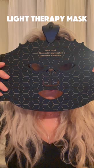 Video review of Usuie 7 Color Red Light Therapy Mask, Wireless LED Face Mask  by 679e5ffe3007934ba196f1b6