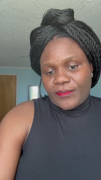 Video review of  Nourishing SPF 15 Coconut Lip Balm with UV Shield  by 67855da5891393d256de7305