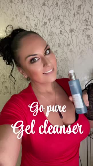 Video review of GOPURE Beauty GOPURE Gentle Gel Cleanser with Niacinamide and Vitamin C  by 679666ea69c4cd88252628ab