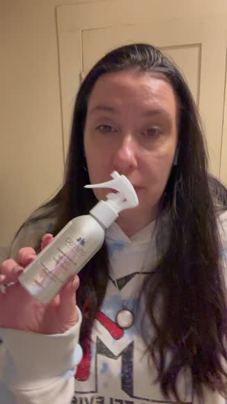 Video review of Ahimsa Haircare Ahimsa Dry Mist Shampoo - Non-Aerosol, Powder-Free, No Residue | Sweat & Odor Control | Extend Wash Days for Dark Hair | Ideal for Pre & Post Workout | Eco-Friendly, Vegan, & Cruelty-Free Hair Care  by 678e918fc172236aec9895f7
