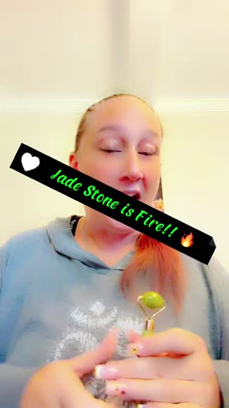 Video review of VYSN Jade Roller & Gua Sha Gift Set  by 67686804b710878d6f863c3f