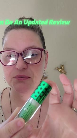 Video review of K Beauty Glow Good Vibes Chilled Bomb Lip Oil  by 67b40ae456f3c9b31a9ef806