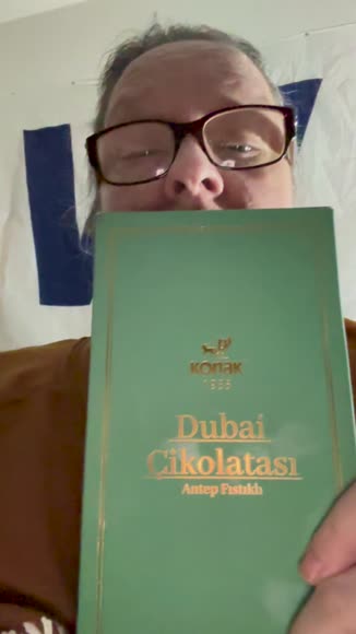 Video review of Ceres Gourmet Dubai Chocolate Pistachio Crispy Bar  by 67961abcf40e7c68f1029d7f