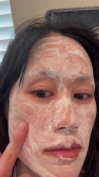 Video review of Clips Fashion & Beauty  by 678d28f3f0673dd8a8ab66e9