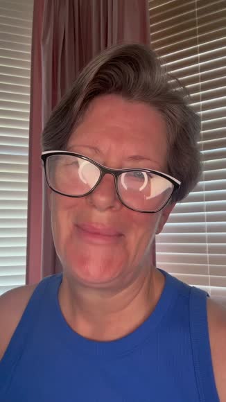 Video review of Clips Fashion & Beauty  by bbwgsz9gc9