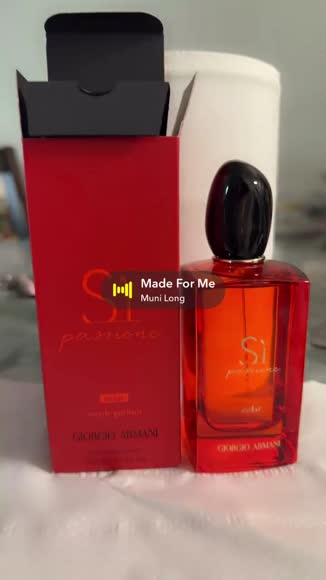 Video review of Armani Sì Passione Éclat De Parfum  by 6784766ac47076712f5ce895