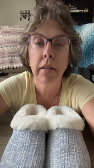 Video review of Roxoni Roxoni Women's Chenille Twist Upper With Rabbit Hair Clog Slipper  by 67858365cf1903345c5eb7dc