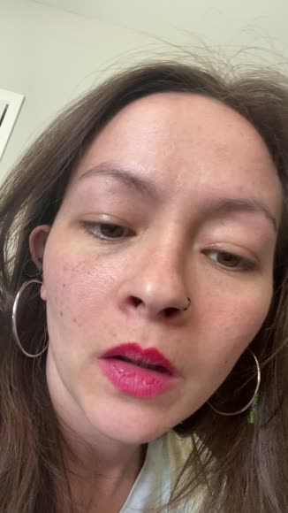Video review of  Lip Liner Stay-n Peel-off Lip Liner Stain  by 679e40a0f713313e9bdf92f0