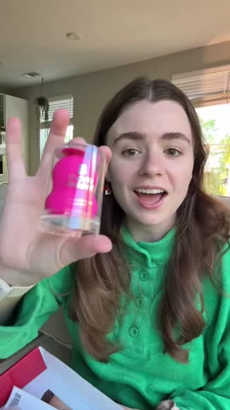 Video review of  Mani Maker Universal Nail Polish Grip – Precision Tool for DIY Manicures, Nail Artists, and Professionals, Easy to Use for Both Right-Handed and Left-Handed Users (Pack of 4)  by camillaalmond