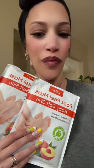 Video review of  Foot Peel Mask with Aloe Vera Extract - Lavender (3 Pairs)  by 677eb3ed1288b9c3884adf4d
