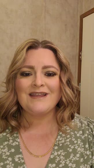 Video review of  Fashion & Beauty  by 67cdf880692acb902c64ebbe