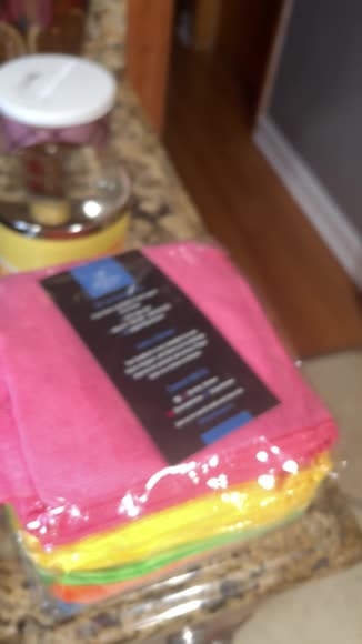 Video review of Zulay Kitchen Microfiber Cleaning Cloths - Multipurpose Kitchen Towels  by 67c0b4d764e25b503a7b0000