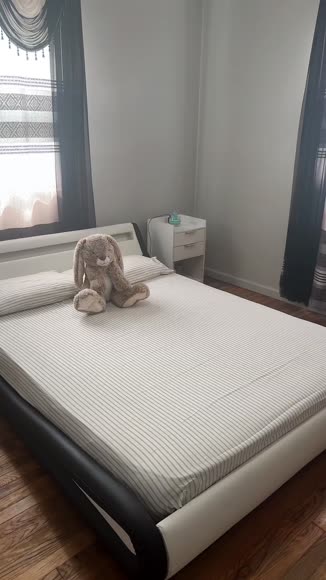 Video review of  4 Piece Soft Striped Pattern Queen Size Bed Sheet Set - Beige Stripes  by 67e8a841e4b10a029b29fcc7