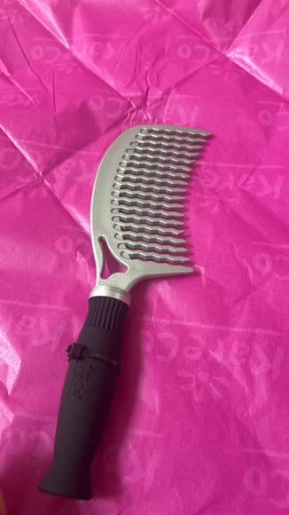 Video review of KareCo Detangling Comb  by 6764e29655eea9ebbb140935
