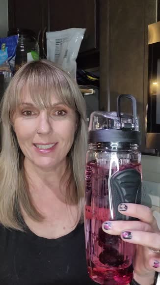 Video review of Zulay Kitchen Hydration Nation Portable Water Bottle With Fruit Infuser  by 6797a5f08e49e30fa26ed45b