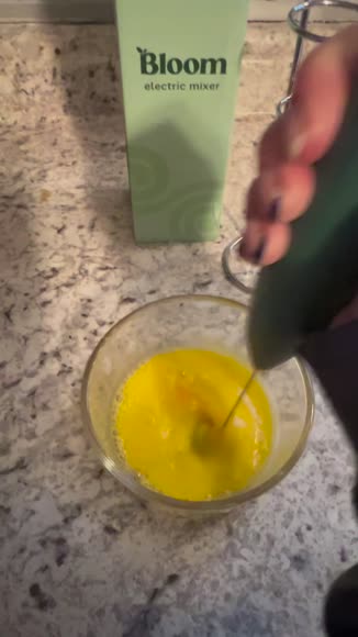Video review of Bloom Nutrition Electric Mixer  by 678b124955fb1270088125cc