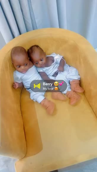 Video review of Ella Bonna Muslin Stay on Baby Booties Walnut  by 67ce439b3b5abe474614debf
