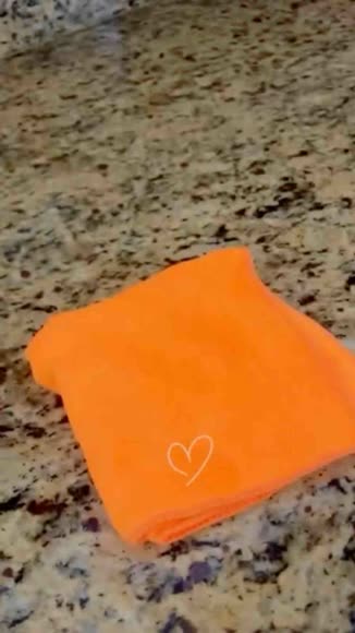 Video review of Zulay Kitchen Microfiber Cleaning Cloths - Multipurpose Kitchen Towels  by 67f4b2437ce756dec96fadc6