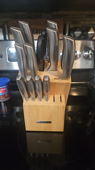 Video review of Zulay Kitchen Premium 15-Piece Kitchen Knife Set, Stainless Steel Knives with Sharpener and Knife Block  by 677c1ca8deb5f0fc482a4c8d
