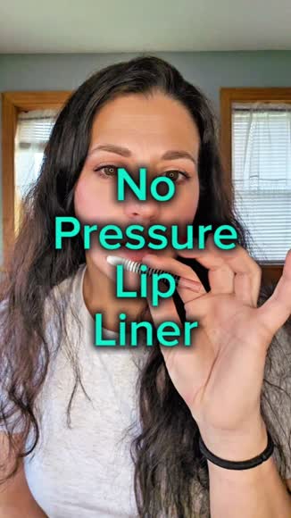 Video review of  No Pressure Lip Liner  by 678cf3234a7e0ea43684d6cf
