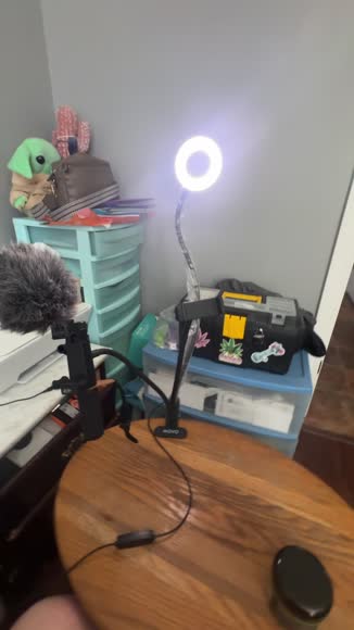 Video review of Movo Selfie Ring Light Kit with Shotgun Microphone and Phone Grip  by 66b6822d73c39de0b26f3310
