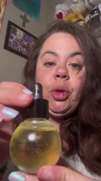 Video review of Whish Beauty Coconut Milk + Verbena Cuticle Oil  by 677fcfe7326c5b8093f03b3a