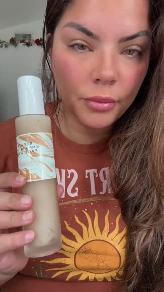 Video review of She Biology Skincare Repair Hemp & Retinol Face Wash  by 6781ee93d3a413e1e99cdaee