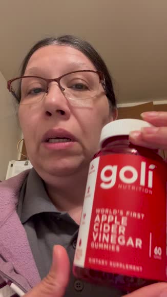 Video review of Goli Nutrition Apple Cider Vinegar Gummies & Vitamin  by 6780009182a2631430e2d2d4