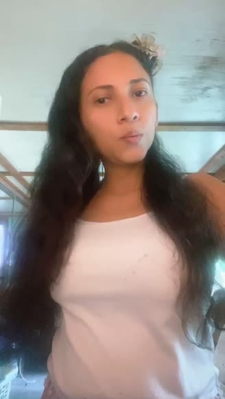 Video review of  Ceramic Flat Iron (White Marble) + Heat Protector Spray  by 6788efe5d6c65425a309c9b3
