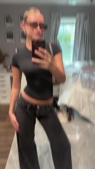 Video review of Edikted Petite Raelynn Washed Low Rise Jeans  by 656f417f4c6991413330e24f