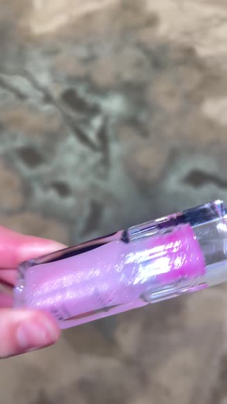 Video review of  Viva Koutour Cosmetics PH- Lip Changing Oil Hydrating Shimmer Lip Gloss With Hyaluronic Acid, Bubble Gum  by 65398f66686b8f87f13c4329