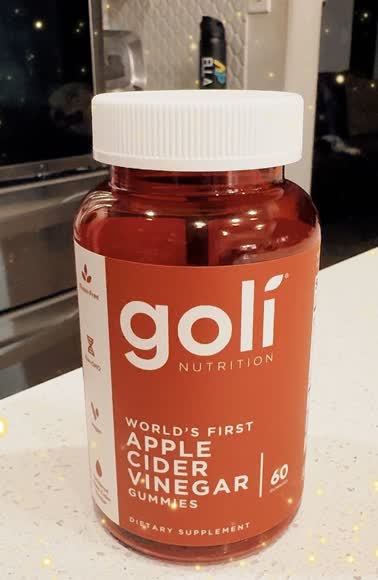 Video review of Goli Nutrition Apple Cider Vinegar Gummies & Vitamin  by 678d595ee986182e6048b188