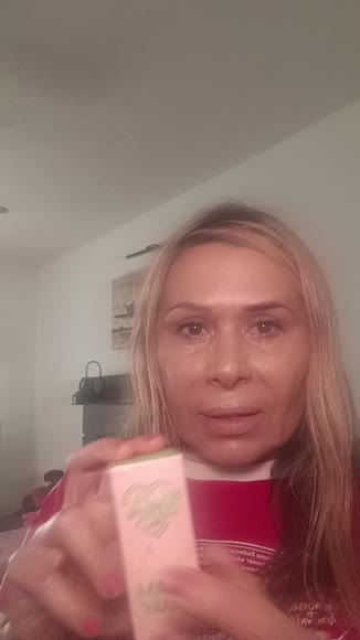 Video review of Kim Chi Chic Beauty GLAM TEARS ALL OVER LIQUID HIGHLIGHTER   by 678b33a497e1e2af8b4d29a3